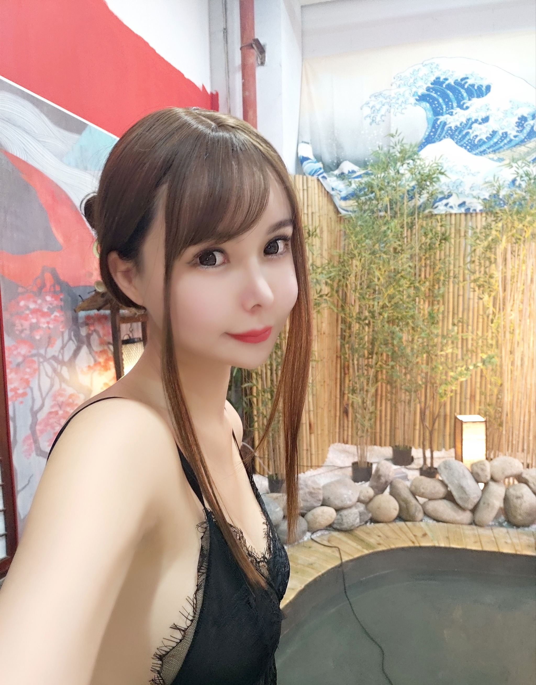 图片[1]-亚马逊鲶鱼 – NO.037 温泉黑色蕾丝 [33P]-XikXak